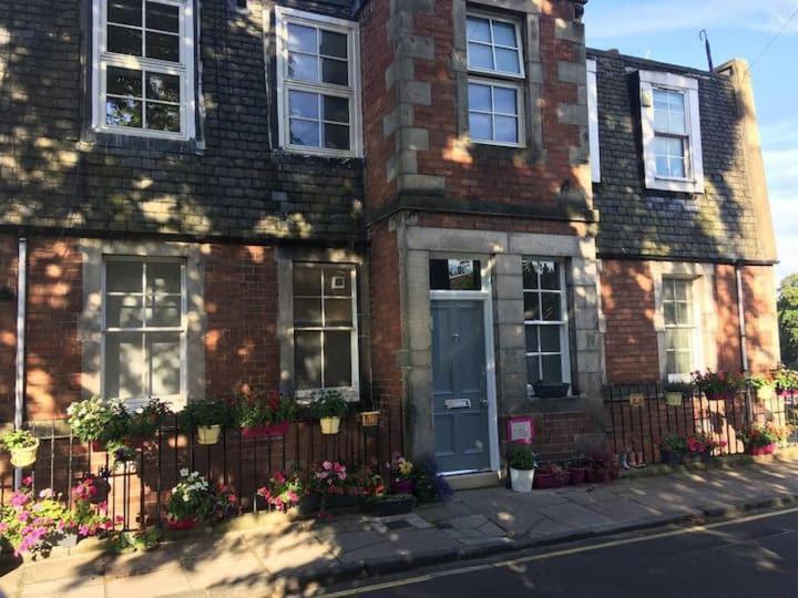 Beautiful Scandi-Inspired One Bed In Stockbridge Edinburgh Bagian luar foto